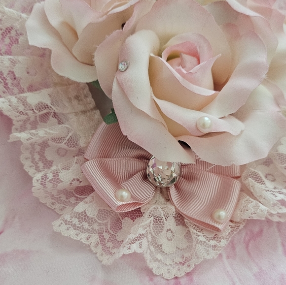 La Pafait Gyaru Baby Pink Heart Shaped Rose And Lace Fasincator Hair Accessory - Picture 4 of 5